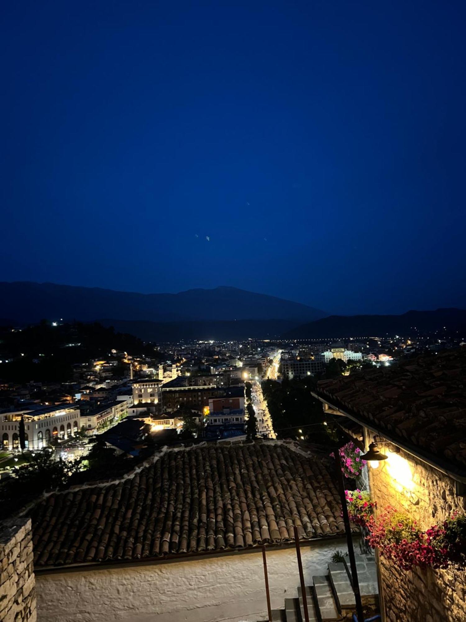 Guest House Lion Berat Exterior photo