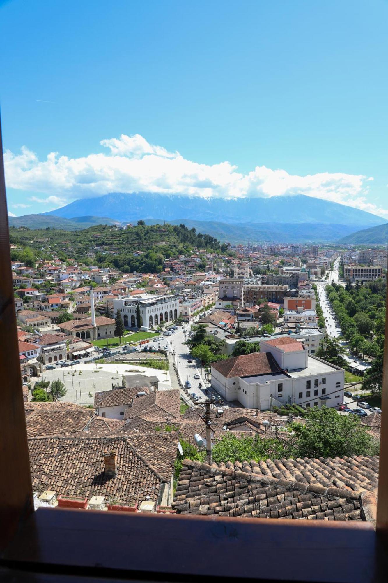 Guest House Lion Berat Exterior photo