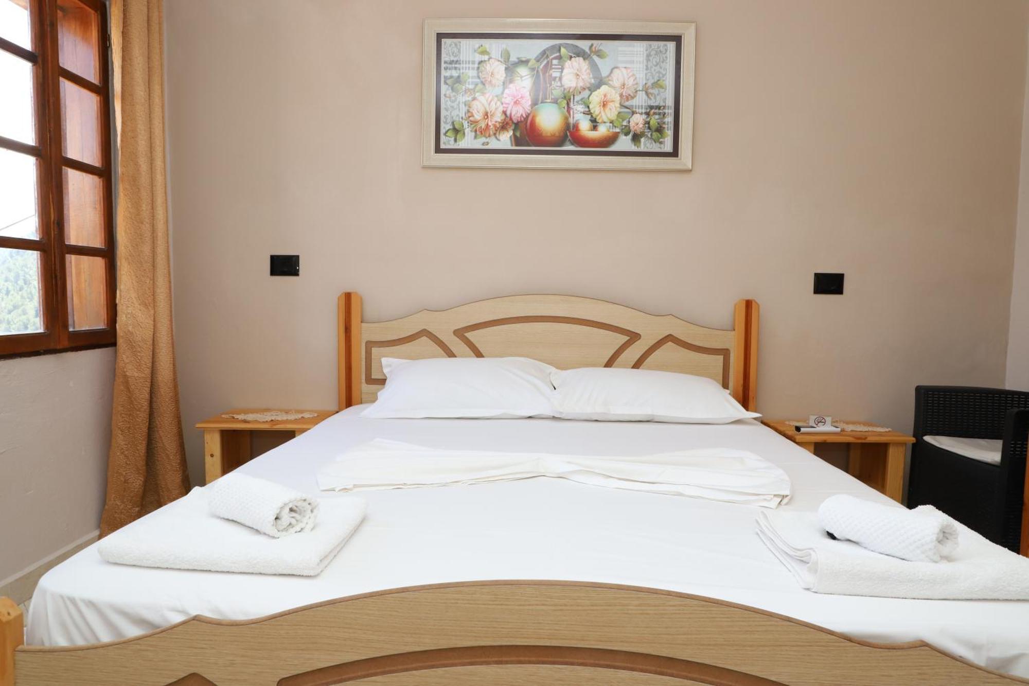 Guest House Lion Berat Exterior photo