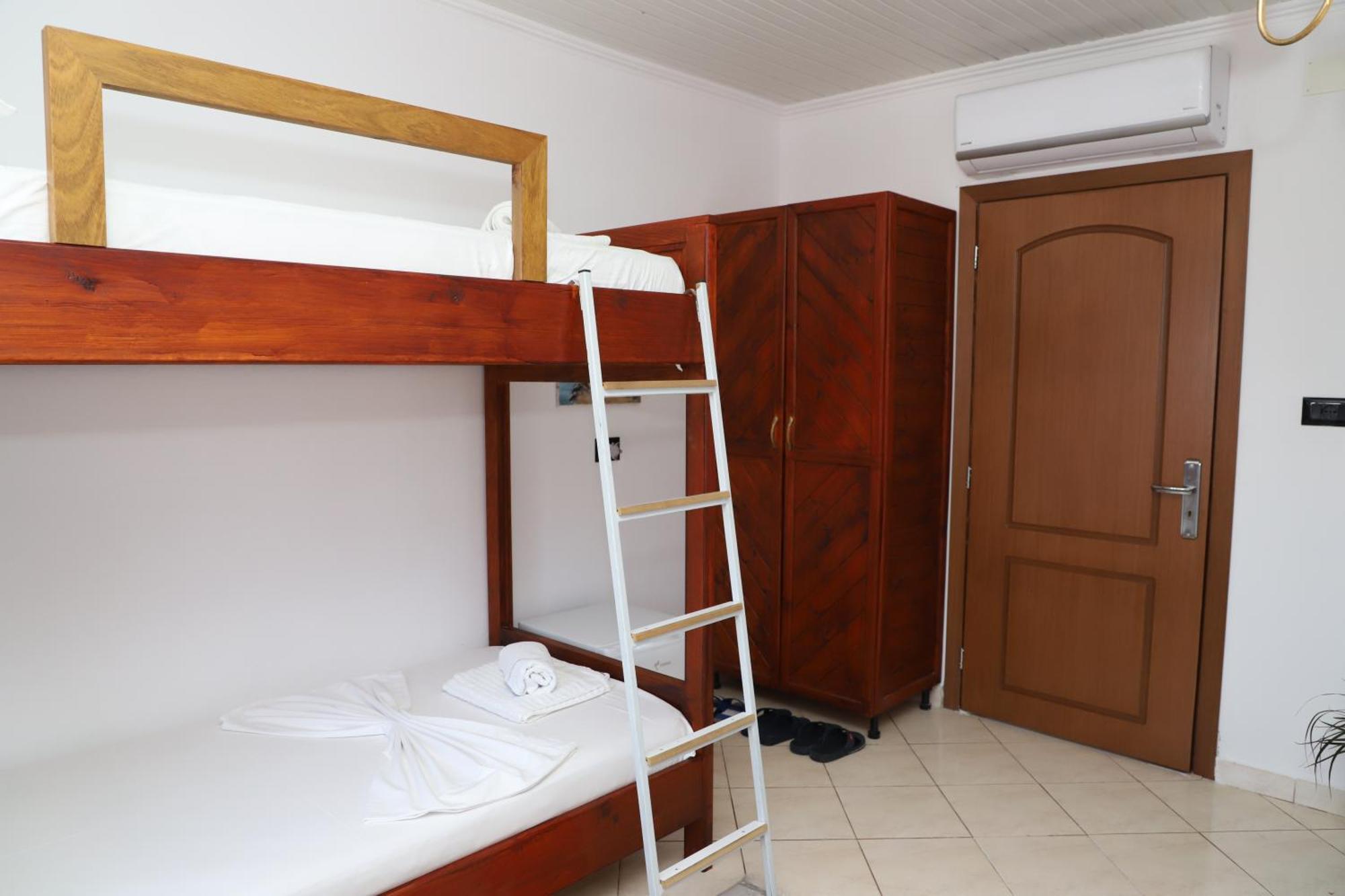 Guest House Lion Berat Exterior photo