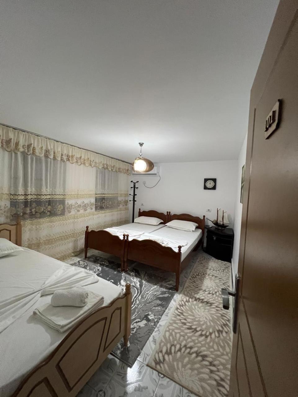 Guest House Lion Berat Exterior photo