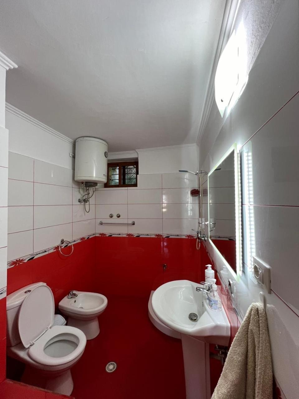 Guest House Lion Berat Exterior photo