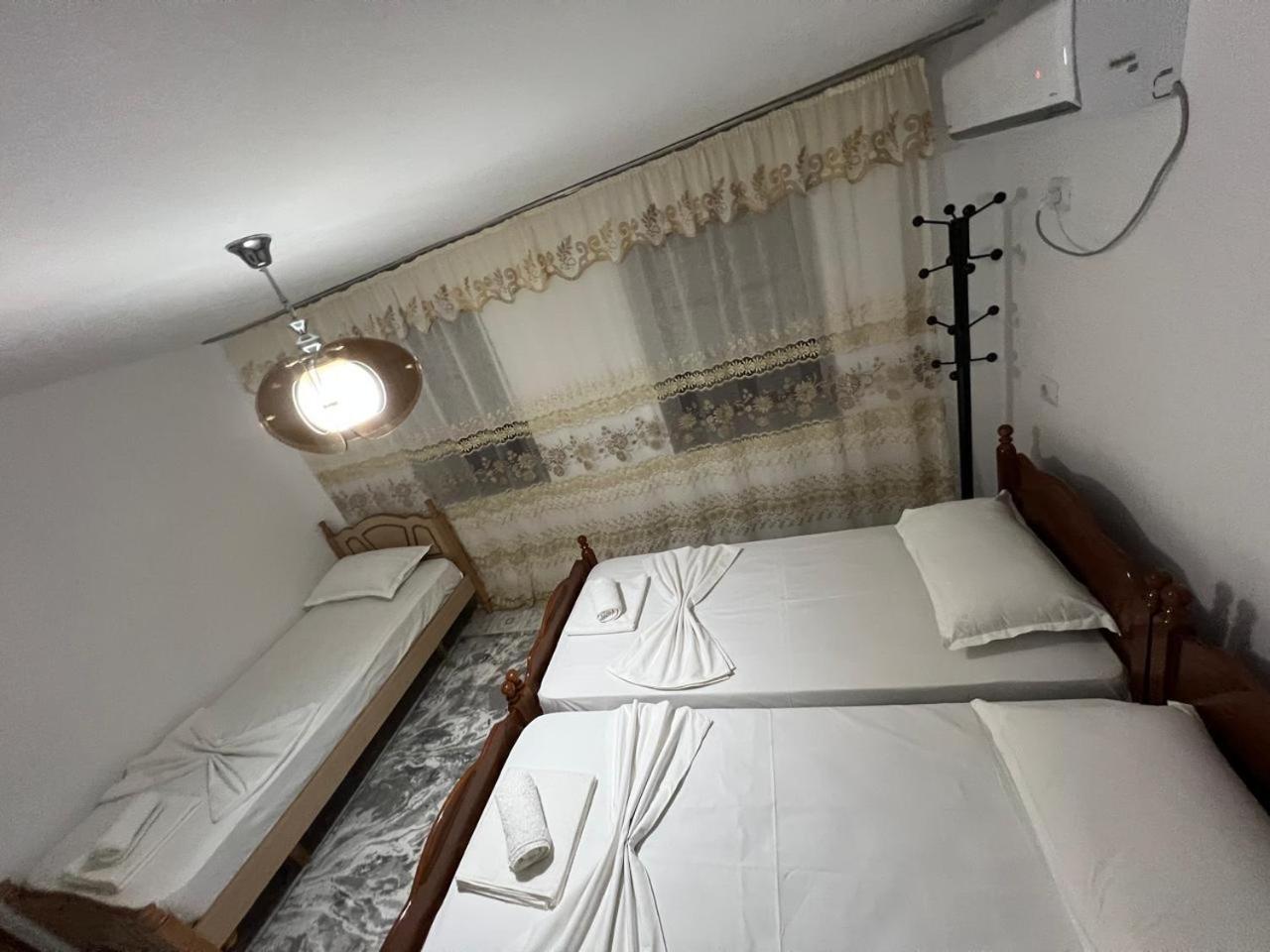 Guest House Lion Berat Exterior photo