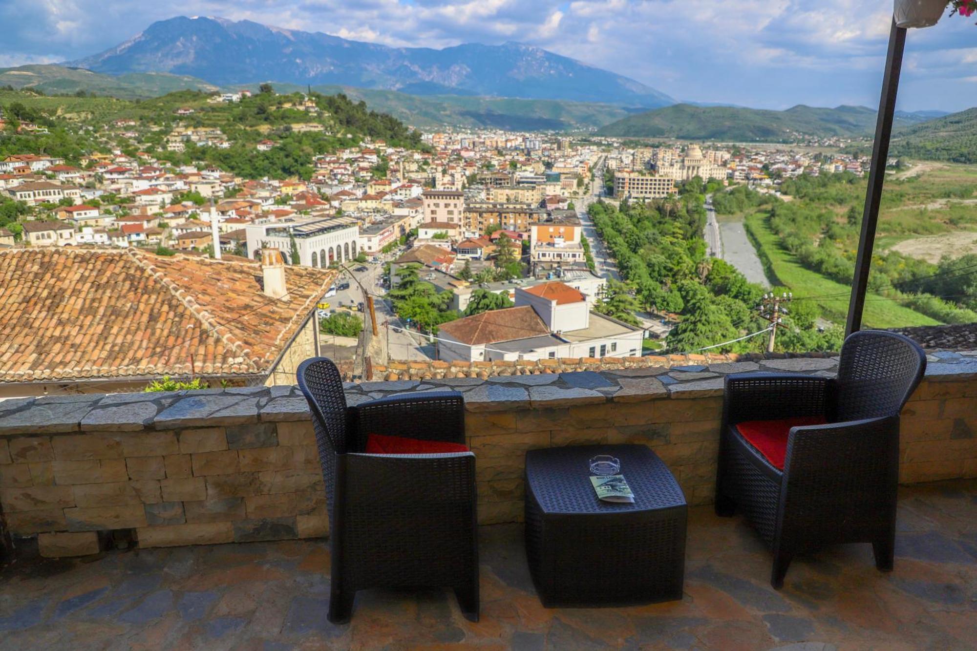 Guest House Lion Berat Exterior photo